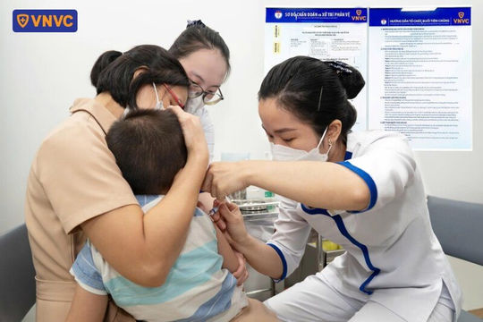 Lần đầu tiên triển khai tiêm vắc xin phòng não mô cầu cho trẻ từ 6 tuần tuổi