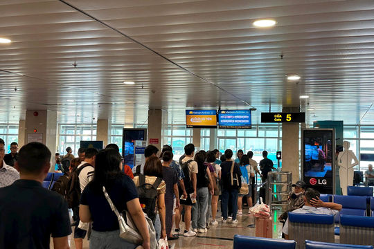 TP Hồ Chí Minh: Dự kiến 130.000 khách mỗi ngày qua Tân Sơn Nhất dịp lễ 2/9 TP Hồ Chí Minh: Dự kiến 130.000 khách mỗi ngày qua Tân Sơn Nhất dịp lễ 2/9