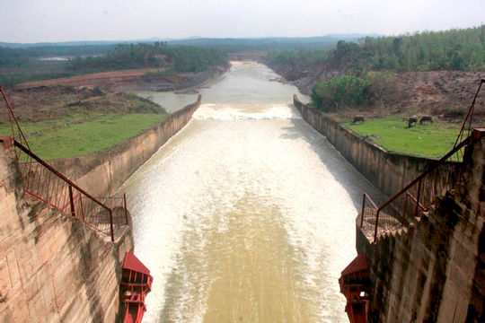 Chạy đua ứng phó với bão số 5