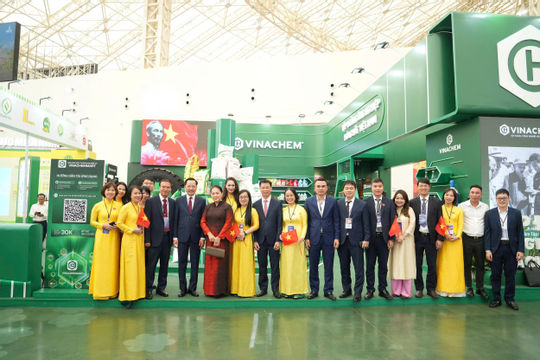 Vinachem trưng bày triển lãm “Dấu ấn một hành trình” tại triển lãm 80 năm hành trình Độc lập – Tự do – Hạnh phúc Vinachem trưng bày triển lãm “Dấu ấn một hành trình” tại triển lãm 80 năm hành trình Độc lập – Tự do – Hạnh phúc
