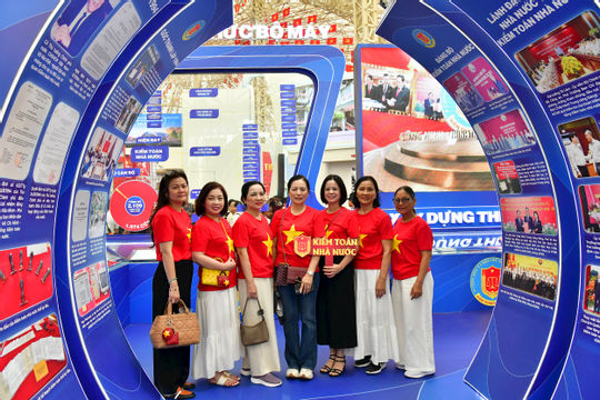 Triển lãm thành tựu đất nước đón lượng khách kỷ lục đến tham quan Triển lãm thành tựu đất nước đón lượng khách kỷ lục đến tham quan