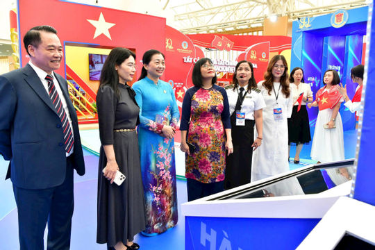 Miễn phí chi phí mặt bằng, vận hành, dịch vụ cho triển lãm thành tựu đất nước  Miễn phí chi phí mặt bằng, vận hành, dịch vụ cho triển lãm thành tựu đất nước