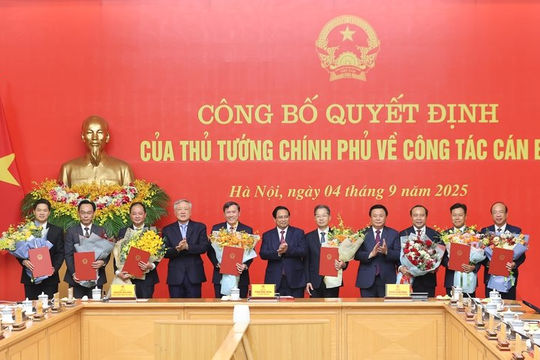 Thủ tướng Phạm Minh Chính trao quyết định bổ nhiệm lãnh đạo 8 bộ, cơ quan Thủ tướng Phạm Minh Chính trao quyết định bổ nhiệm lãnh đạo 8 bộ, cơ quan
