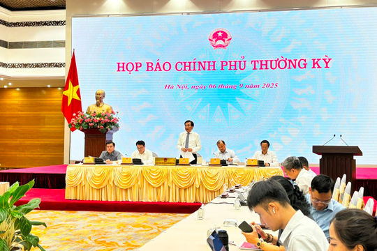 Tiếp tục ưu tiên thúc đẩy tăng trưởng gắn với ổn định kinh tế vĩ mô Tiếp tục ưu tiên thúc đẩy tăng trưởng gắn với ổn định kinh tế vĩ mô