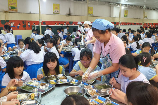 Hà Nội: Bảo đảm an toàn thực phẩm và chất lượng bữa ăn học đường Hà Nội: Bảo đảm an toàn thực phẩm và chất lượng bữa ăn học đường