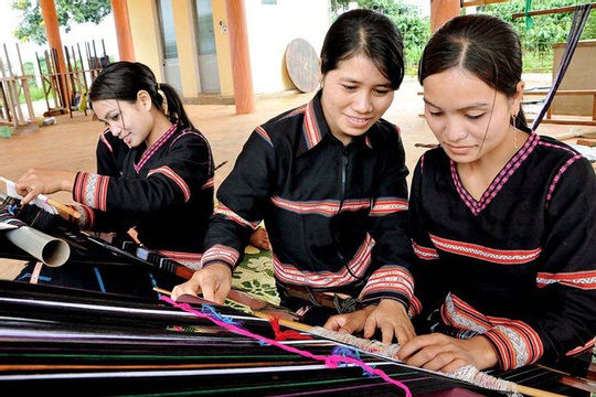 Đào tạo nhân lực, giải quyết việc làm tại chỗ cho người lao động vùng dân tộc thiểu số Đào tạo nhân lực, giải quyết việc làm tại chỗ cho người lao động vùng dân tộc thiểu số