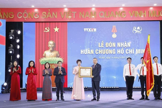 Thông tấn xã Việt Nam đón nhận Huân chương Hồ Chí Minh (lần thứ 3) Thông tấn xã Việt Nam đón nhận Huân chương Hồ Chí Minh (lần thứ 3)