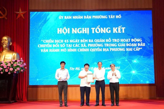 Làm việc không kể thời gian, phường Tây Hồ muốn người dân “đã đi là được việc”