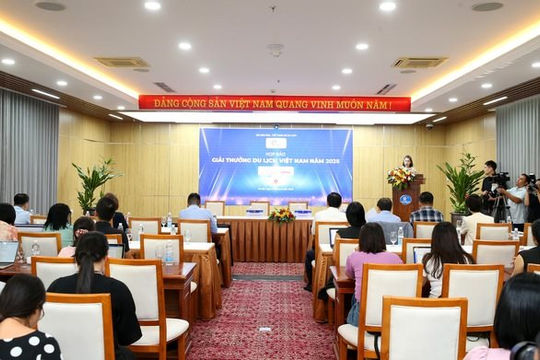 Du lịch Việt Nam phục hồi mạnh mẽ, khẳng định vị thế sau đại dịch Du lịch Việt Nam phục hồi mạnh mẽ, khẳng định vị thế sau đại dịch