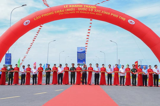 Cầu Phong Châu mới - nhịp cầu gắn kết giữa nhân dân với Đảng, Nhà nước, quân đội