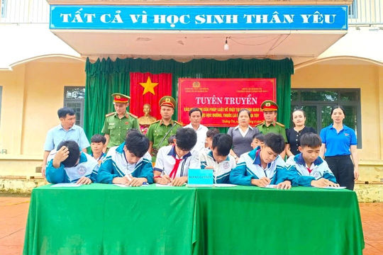 Chung tay ngăn chặn thuốc lá điện tử xâm nhập trường học Chung tay ngăn chặn thuốc lá điện tử xâm nhập trường học
