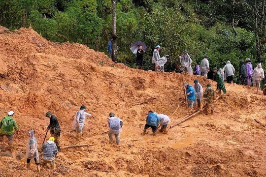 Huy động lực lượng, phương tiện tiếp cận nhanh nhất khu vực sạt lở để tìm kiếm cứu nạn