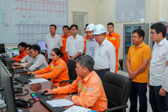 Đóng điện thành công dự án Đường dây 500 kV Lào Cai - Vĩnh Yên