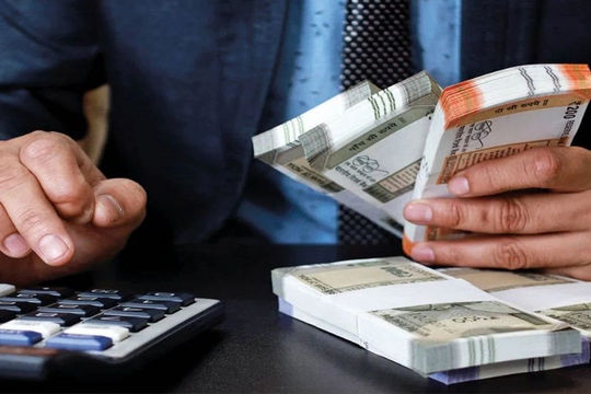 Huy động vốn qua trái phiếu và cổ phiếu tăng cao