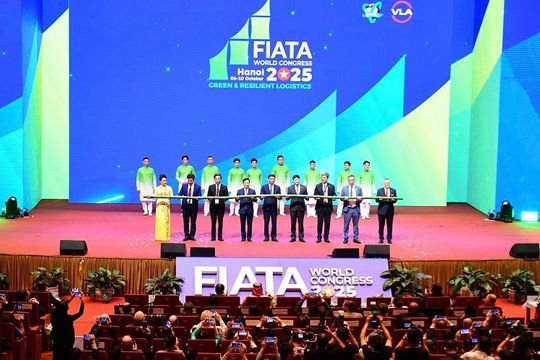 Doanh nghiệp logistics “xanh hóa” để phát triển bền vững