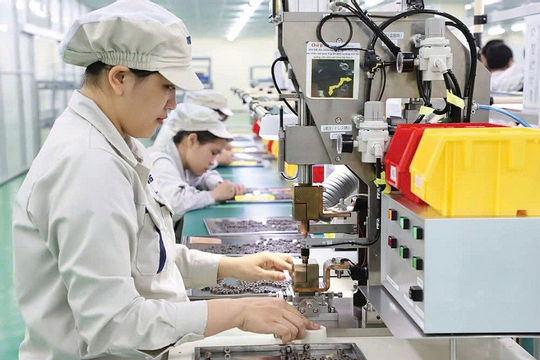 Thu ngân sách gần “cán đích”, tạo đà cho tăng trưởng 