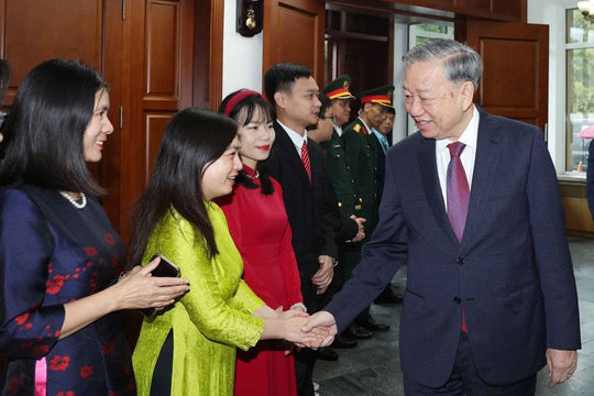 Tổng Bí thư Tô Lâm gặp gỡ cán bộ, nhân viên Đại sứ quán Việt Nam tại Triều Tiên