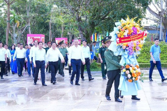 Tổng Bí thư Tô Lâm dâng hoa, dâng hương tại Khu Di tích quốc gia đặc biệt Kim Liên, Nghệ An