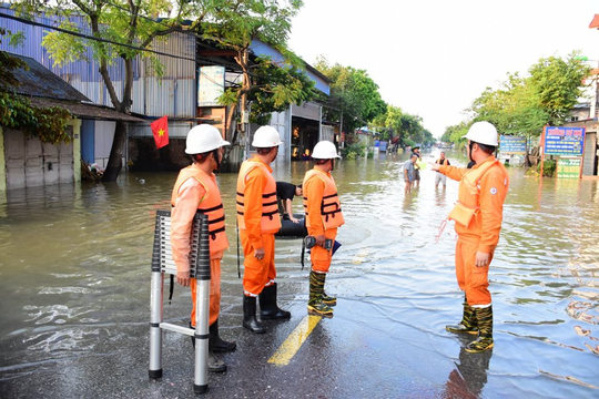 EVNHANOI khuyến cáo an toàn điện tại các địa bàn ngập úng  