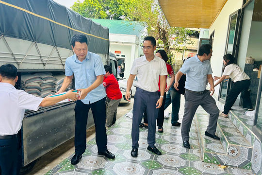 Kiểm toán nhà nước khu vực X sẻ chia với đồng bào tỉnh Thái Nguyên bị ảnh hưởng bão số 11