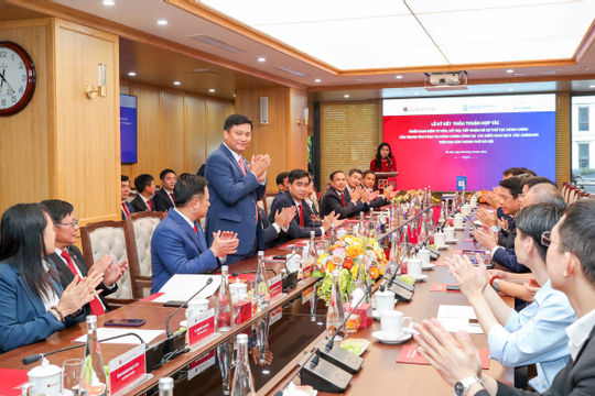 Agribank hỗ trợ người dân thực hiện dịch vụ công  Agribank hỗ trợ người dân thực hiện dịch vụ công