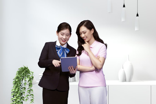 Phụ nữ hiện đại chủ động quản lý điện bằng công nghệ số