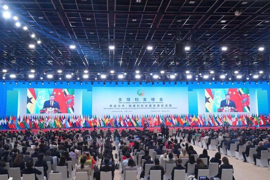 Tăng tốc cho phát triển toàn diện và bình đẳng giới Tăng tốc cho phát triển toàn diện và bình đẳng giới