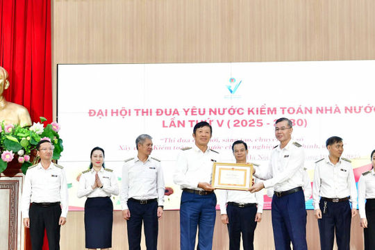 Thi đua góp phần thực hiện tốt công tác tổ chức cán bộ Thi đua góp phần thực hiện tốt công tác tổ chức cán bộ