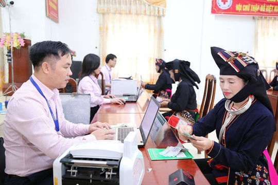 Đảm bảo an sinh xã hội, xóa nghèo và chăm lo cho đối tượng chính sách Đảm bảo an sinh xã hội, xóa nghèo và chăm lo cho đối tượng chính sách