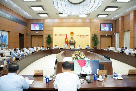 Thông qua Nghị quyết về mức thuế bảo vệ môi trường đối với xăng, dầu, mỡ nhờn trong năm 2026 Thông qua Nghị quyết về mức thuế bảo vệ môi trường đối với xăng, dầu, mỡ nhờn trong năm 2026