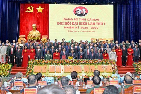 Đại hội Đảng bộ tỉnh Cà Mau lần thứ I: Bước ngoặt hợp nhất, khát vọng vươn lên  Đại hội Đảng bộ tỉnh Cà Mau lần thứ I: Bước ngoặt hợp nhất, khát vọng vươn lên