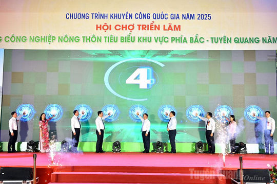 Sôi động Hội chợ hàng công nghiệp nông thôn tiêu biểu tại Tuyên Quang Sôi động Hội chợ hàng công nghiệp nông thôn tiêu biểu tại Tuyên Quang