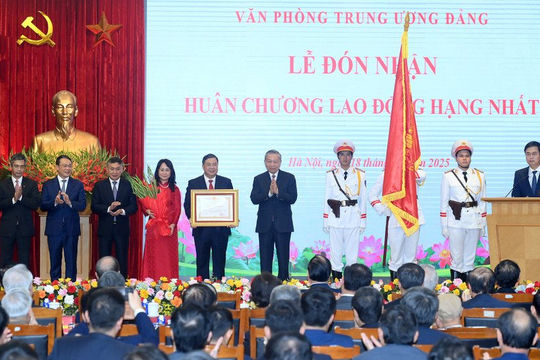 Xây dựng chuẩn mực nghiệp vụ văn phòng cấp ủy thống nhất từ Trung ương đến cơ sở Xây dựng chuẩn mực nghiệp vụ văn phòng cấp ủy thống nhất từ Trung ương đến cơ sở
