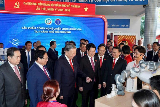 Sinh viên IUH tự tin trình bày sản phẩm công nghệ trước Tổng Bí thư tại Đại hội Đảng TP. Hồ Chí Minh Sinh viên IUH tự tin trình bày sản phẩm công nghệ trước Tổng Bí thư tại Đại hội Đảng TP. Hồ Chí Minh