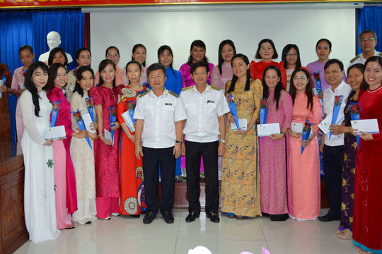 Tri ân nữ công chức, người lao động bằng hành động thiết thực Tri ân nữ công chức, người lao động bằng hành động thiết thực