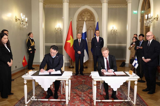 Tổng Bí thư Tô Lâm và Tổng thống Alexander Stubb chứng kiến Lễ ký kết các văn kiện hợp tác Tổng Bí thư Tô Lâm và Tổng thống Alexander Stubb chứng kiến Lễ ký kết các văn kiện hợp tác