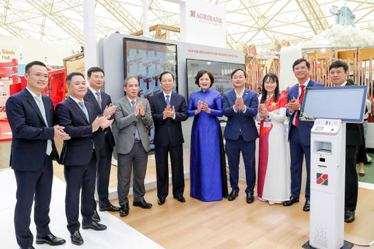 Agribank - Chủ động kiến tạo ngân hàng số, đưa dịch vụ đến từng người dân Agribank - Chủ động kiến tạo ngân hàng số, đưa dịch vụ đến từng người dân