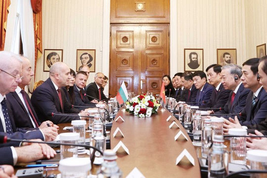 Tổng Bí thư Tô Lâm hội đàm với Tổng thống Bulgaria Rumen Radev Tổng Bí thư Tô Lâm hội đàm với Tổng thống Bulgaria Rumen Radev