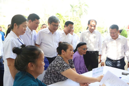 Kiến tạo hệ thống y tế chăm sóc sức khỏe toàn diện cho người dân Thủ đô Kiến tạo hệ thống y tế chăm sóc sức khỏe toàn diện cho người dân Thủ đô
