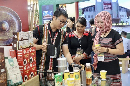 Hội tụ sản vật vùng miền tại điểm hẹn giao thương “Hội chợ Mùa Thu” Hội tụ sản vật vùng miền tại điểm hẹn giao thương “Hội chợ Mùa Thu”