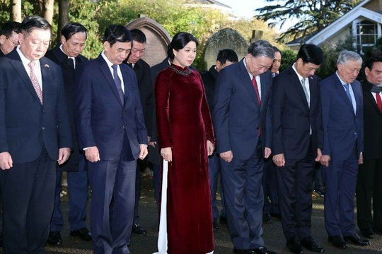 Tổng Bí thư Tô Lâm viếng mộ Karl Marx tại nghĩa trang Highgate, London Tổng Bí thư Tô Lâm viếng mộ Karl Marx tại nghĩa trang Highgate, London