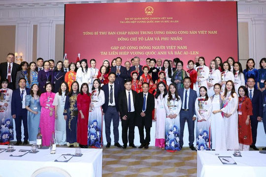 Tổng Bí thư Tô Lâm gặp gỡ cán bộ Đại sứ quán và cộng đồng người Việt Nam tại Anh Tổng Bí thư Tô Lâm gặp gỡ cán bộ Đại sứ quán và cộng đồng người Việt Nam tại Anh