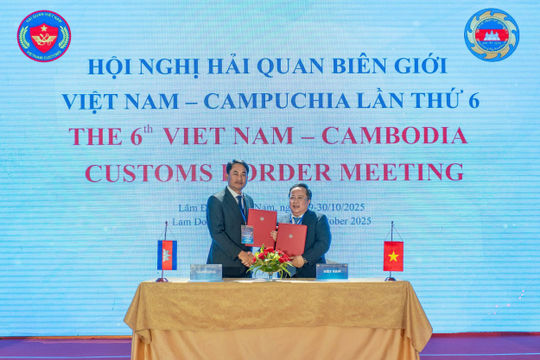 Hải quan Việt Nam - Campuchia tăng cường hợp tác chống buôn lậu Hải quan Việt Nam - Campuchia tăng cường hợp tác chống buôn lậu
