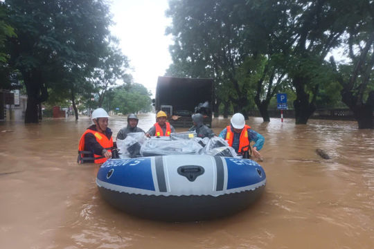Sóng Viettel tại Huế và Đà Nẵng duy trì ổn định trong lũ dữ Sóng Viettel tại Huế và Đà Nẵng duy trì ổn định trong lũ dữ