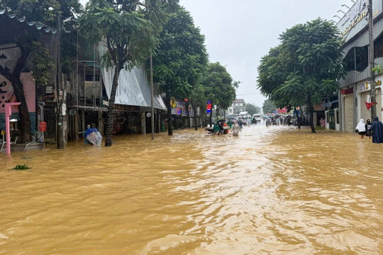 Hỗ trợ thêm 100 tỷ đồng cho thành phố Huế khắc phục thiệt hại mưa lũ