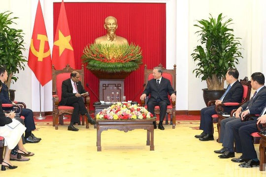 Tổng Bí thư Tô Lâm tiếp Đại sứ Singapore Jaya Ratnam