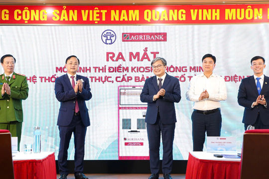 Agribank đồng hành cùng TP Hà Nội trong chuyển đổi số, tài trợ Kiosk thông minh - bước tiến mới trong cải cách hành chính