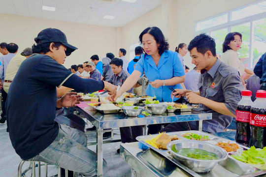 “Bữa cơm Công đoàn” - nơi gắn kết và thấu hiểu
