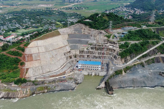 Hòa lưới thành công tổ máy số 2 dự án Nhà máy Thủy điện Hòa Bình mở rộng 