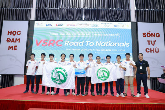 Ươm mầm thiết kế công nghệ từ phòng học STEM đến VEX Robotics 2025-2026